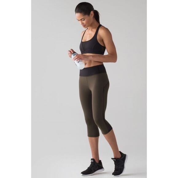 Lululemon Smooth Stride Crop 17” Dark Olive Black Full On Luxtreme Size 4 - Picture 6 of 9